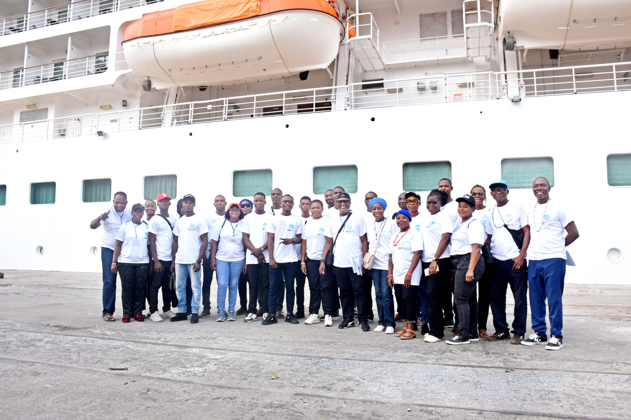 Accueil de l'équipe à l'arrivée des croisiéristes