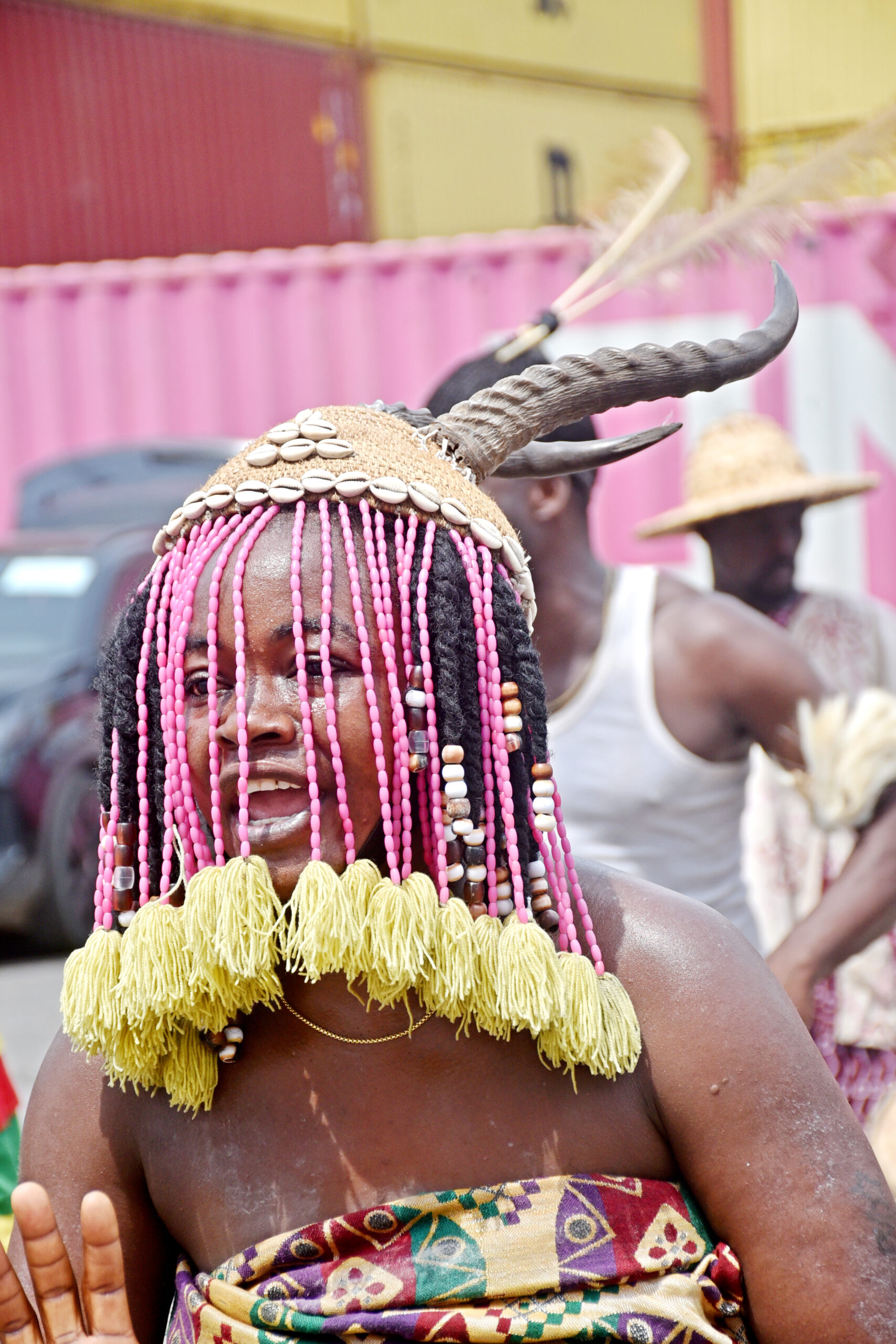 Danseur masqué, parure traditionnelle